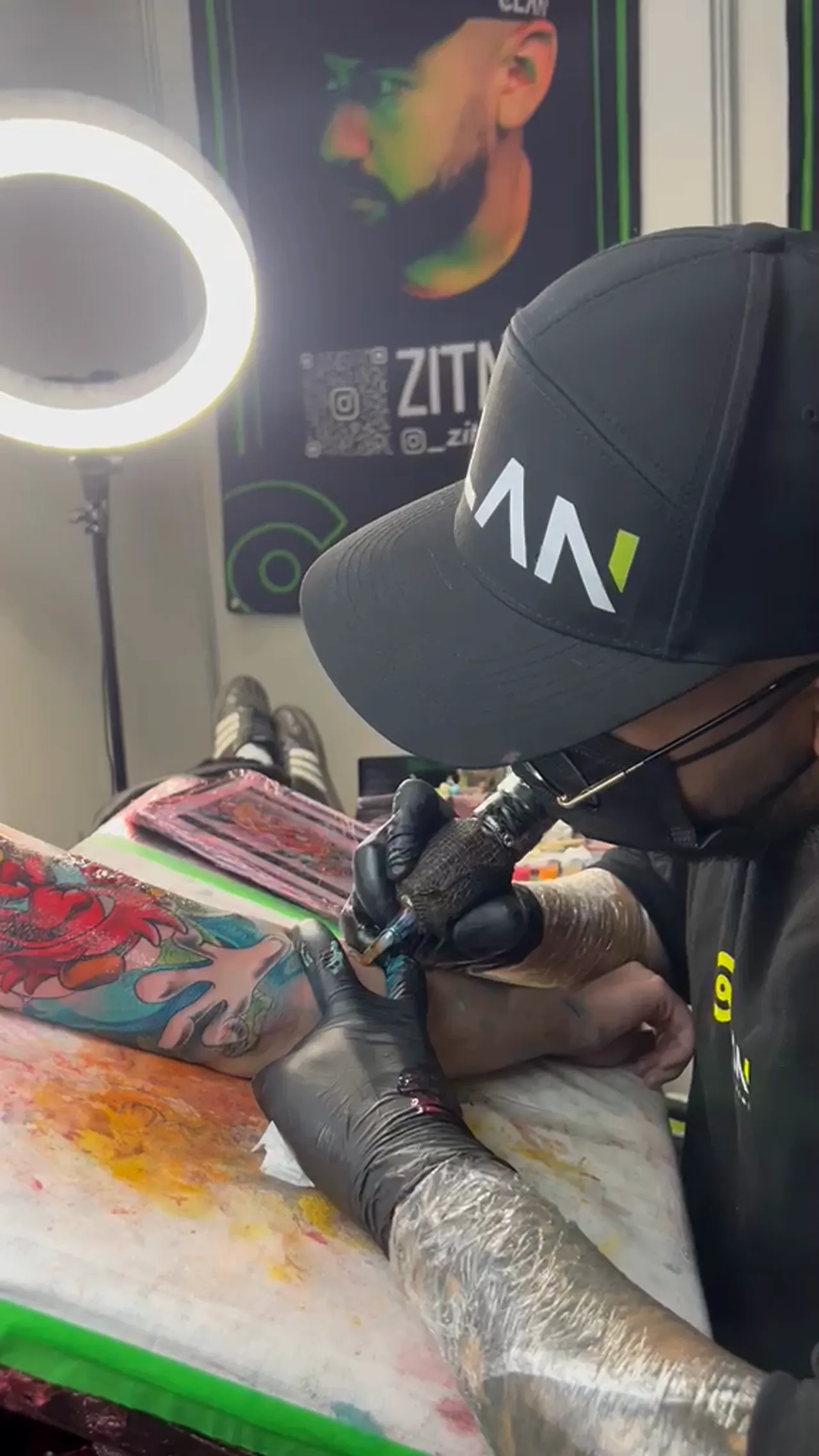 HornetX en convenciones y eventos de tatuaje